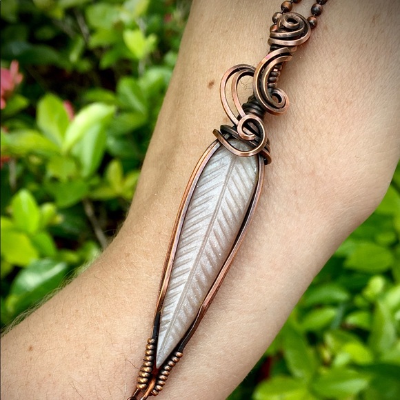 Moonstone copper wire wrapped pendant necklace - Picture 9 of 10